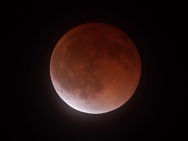 Lunar Eclipse By Andrew tk tang - Own work, CC BY-SA 3.0, https://commons.wikimedia.org/w/index.php?curid=32191383